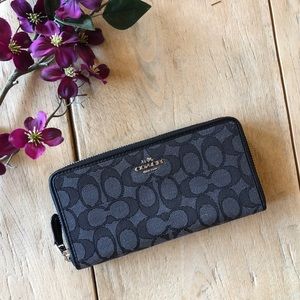 LIKE NEW COACH Signature Black Zip Wallet